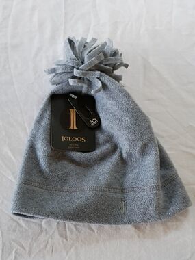 NWT Igloos Youth Fleece Pom Beanie - Light Gray One Size Fits Most Winter Hat
